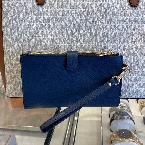 MICHAEL KORS LARGE DOUBLE ZIP WRISTLET WALLET PHONE CASE Navy 
NWT - Picture 2 of 16